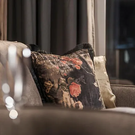 Platzhirsch & * מאיירהופן