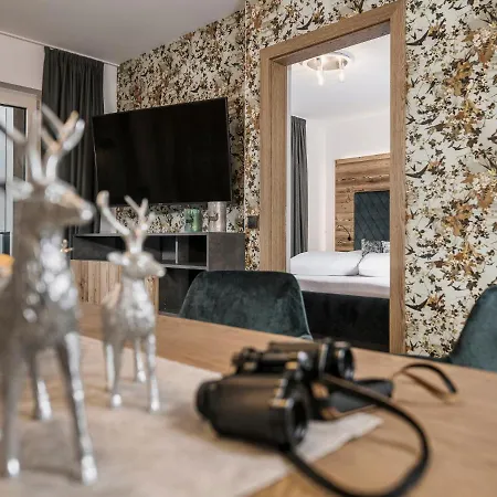 Platzhirsch & Apartamento *