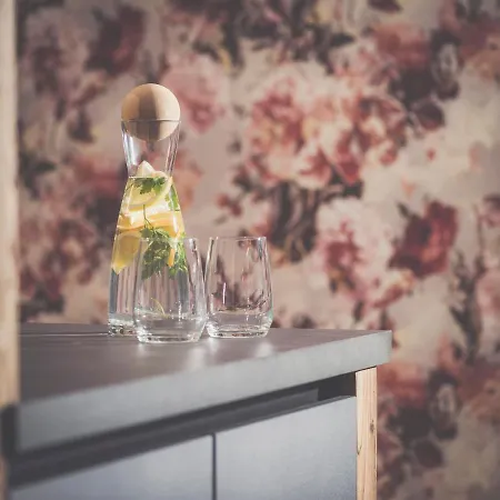 Platzhirsch & * מאיירהופן