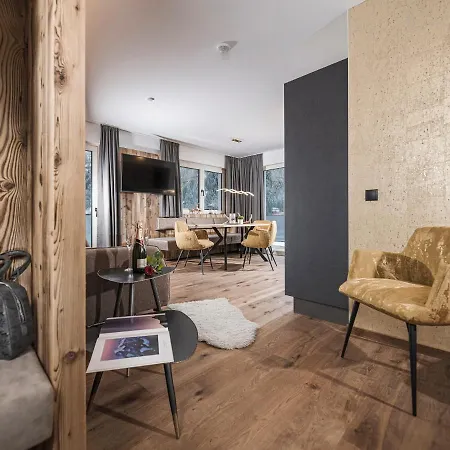 Platzhirsch & Apartment Mayrhofen