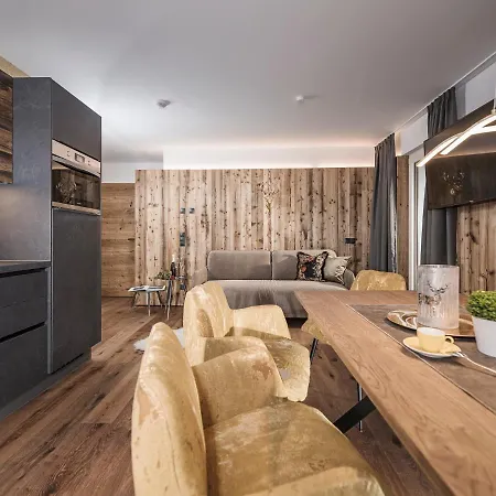 Apartament Platzhirsch & *